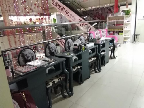 纖指圓夢想！保定東方技工學校創(chuàng)業(yè)者——李丹！  