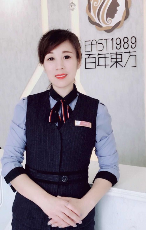  青花美甲怎么做？保定東方技工學(xué)校教你巧做美甲！