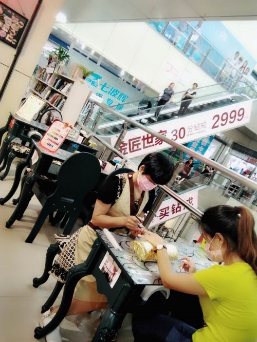 纖指圓夢想！保定東方技工學校創(chuàng)業(yè)者——李丹！  