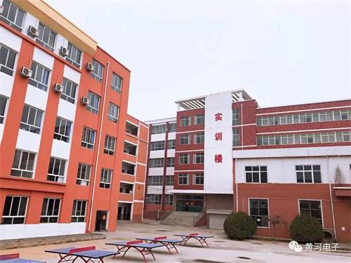 洛陽哪所學(xué)校適合學(xué)習(xí)美容美發(fā)？