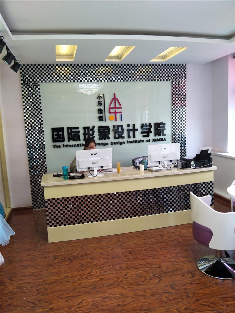 衡水專業(yè)學(xué)美甲，美甲培訓(xùn)化妝培訓(xùn)就到小樂化妝學(xué)校